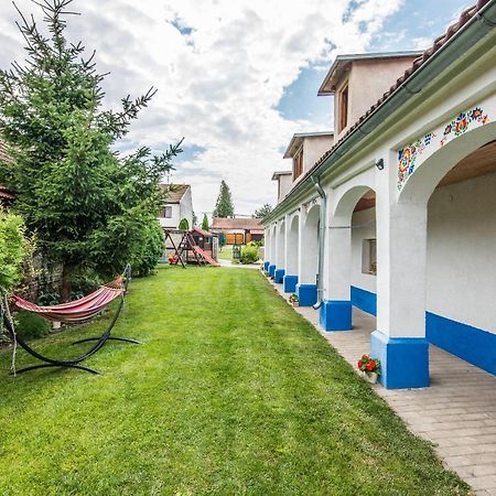 Malovany Dvorecek Dolní Dunajovice Buitenkant foto