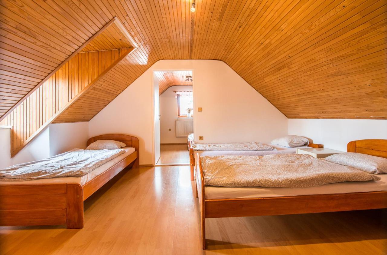 Malovany Dvorecek Dolní Dunajovice Buitenkant foto