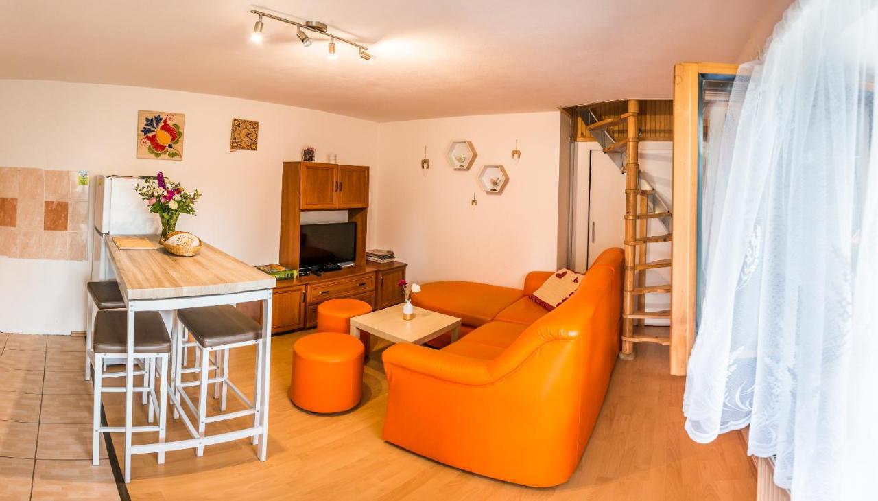 Malovany Dvorecek Dolní Dunajovice Buitenkant foto